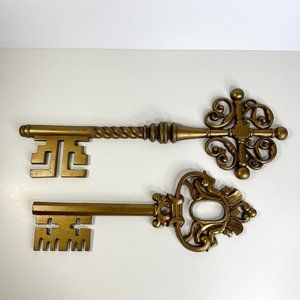 Wall Decor Vintage Set of 2 Gold Keys Sexton USA
